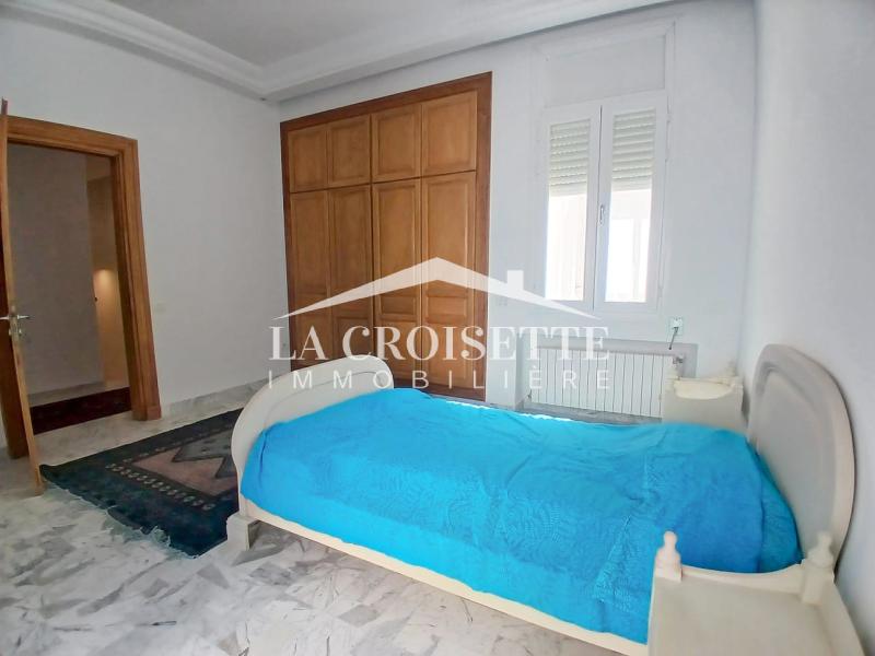 Étage de villa meublé S+3 avec terrasse à La Marsa